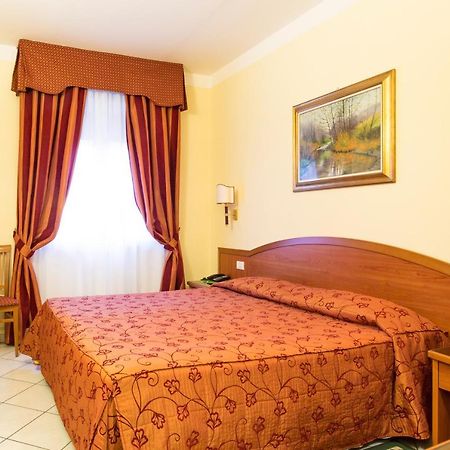 Hotel Ristorante Paladini Carisio Екстериор снимка