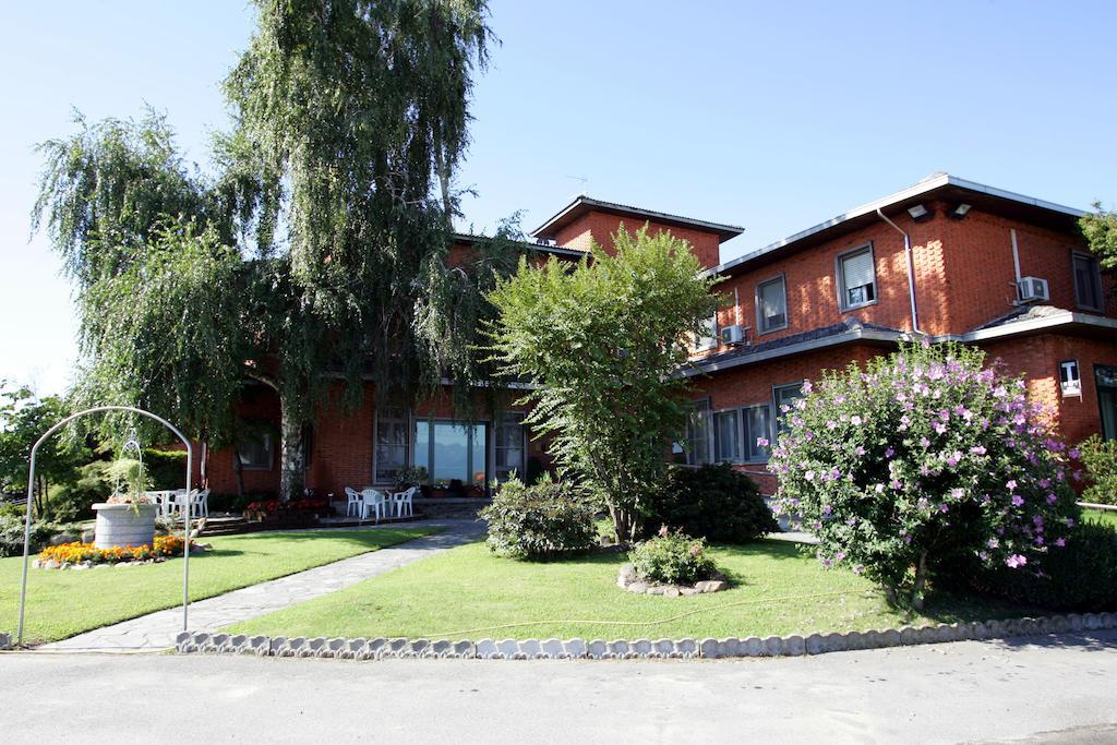 Hotel Ristorante Paladini Carisio Екстериор снимка