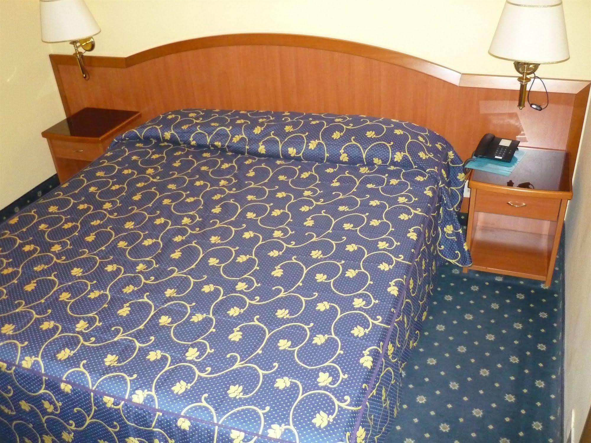 Hotel Ristorante Paladini Carisio Екстериор снимка