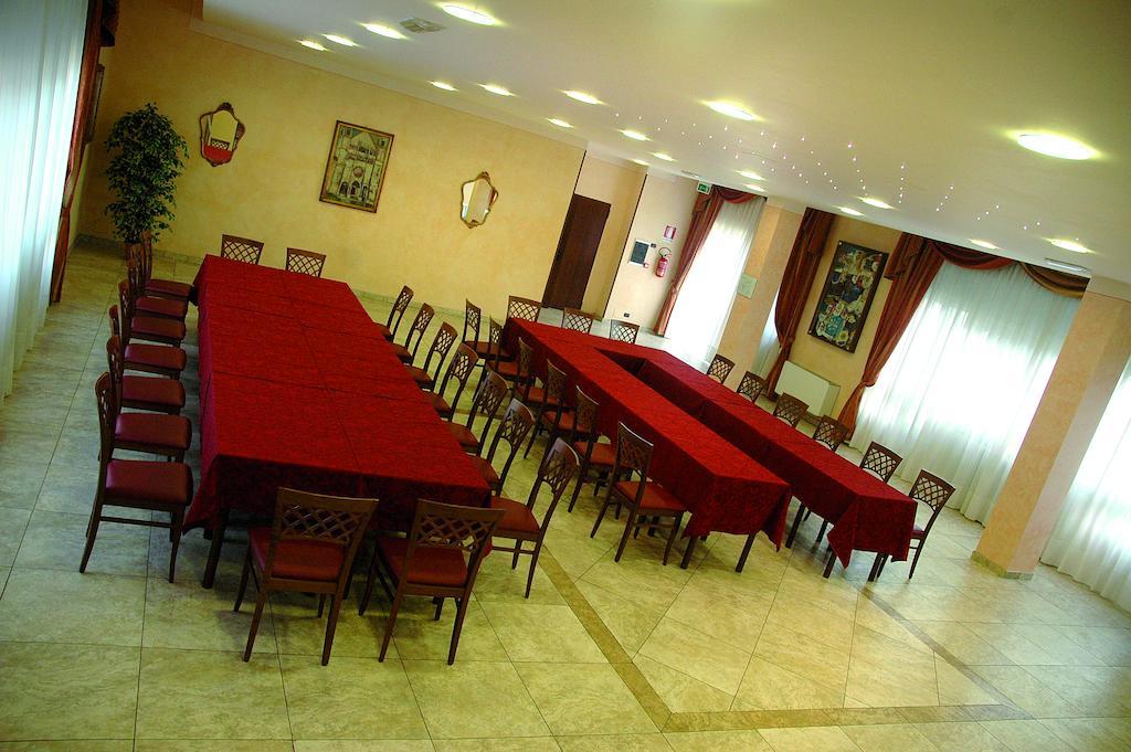 Hotel Ristorante Paladini Carisio Екстериор снимка