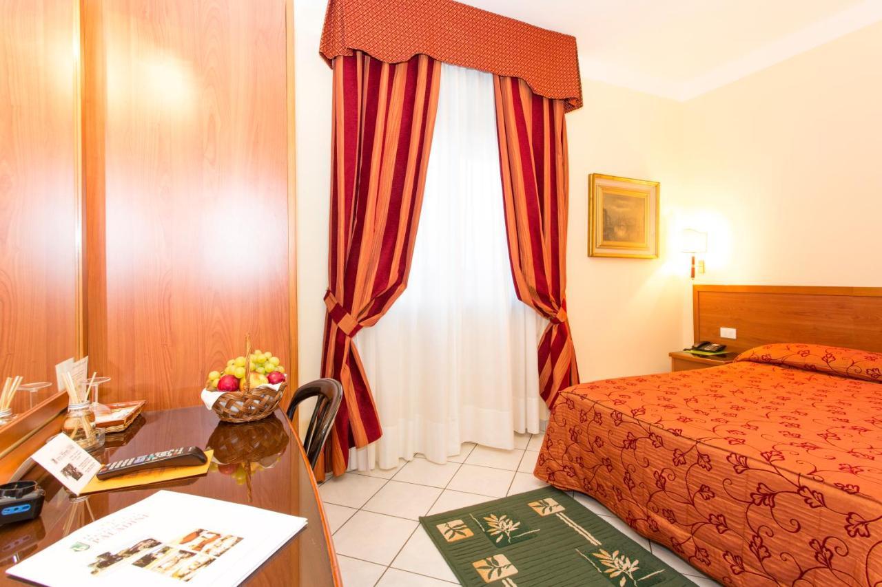 Hotel Ristorante Paladini Carisio Екстериор снимка