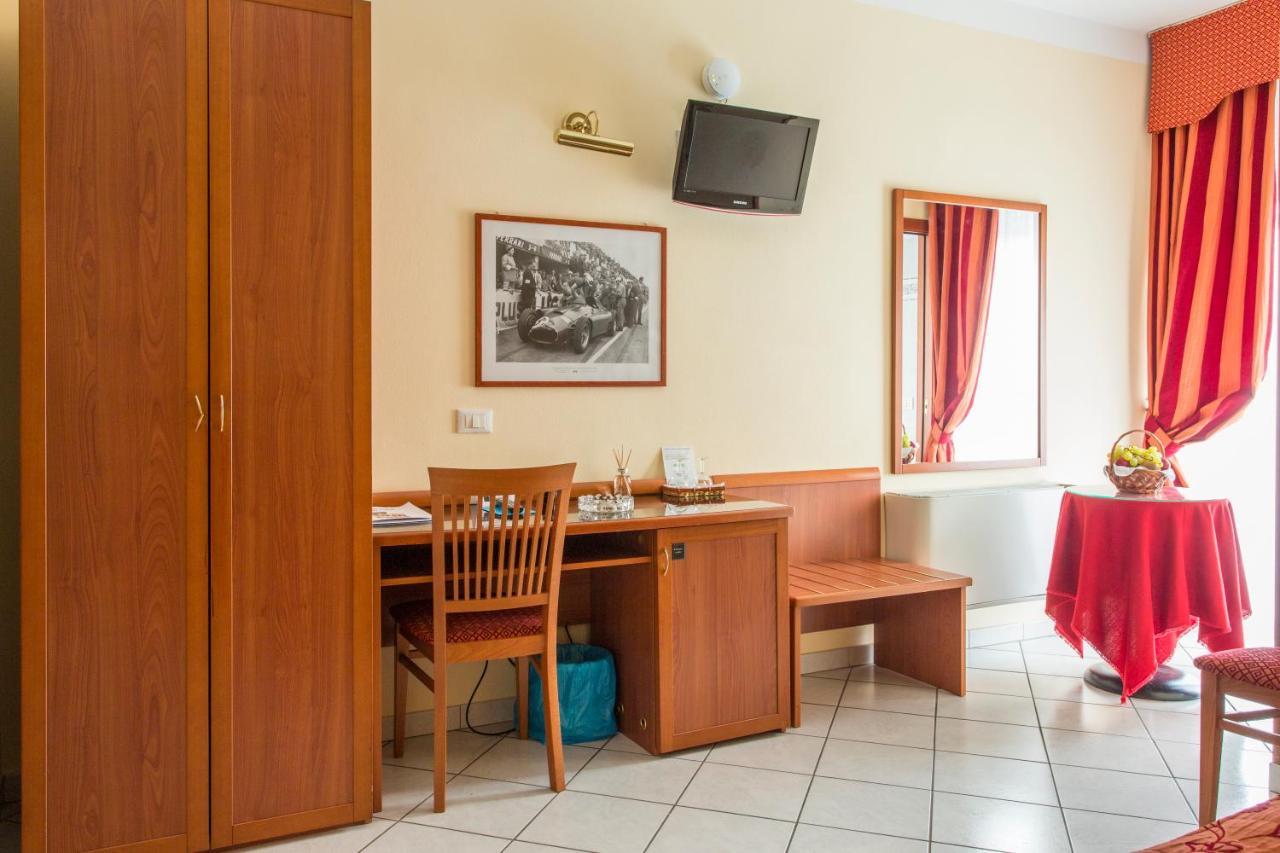 Hotel Ristorante Paladini Carisio Екстериор снимка