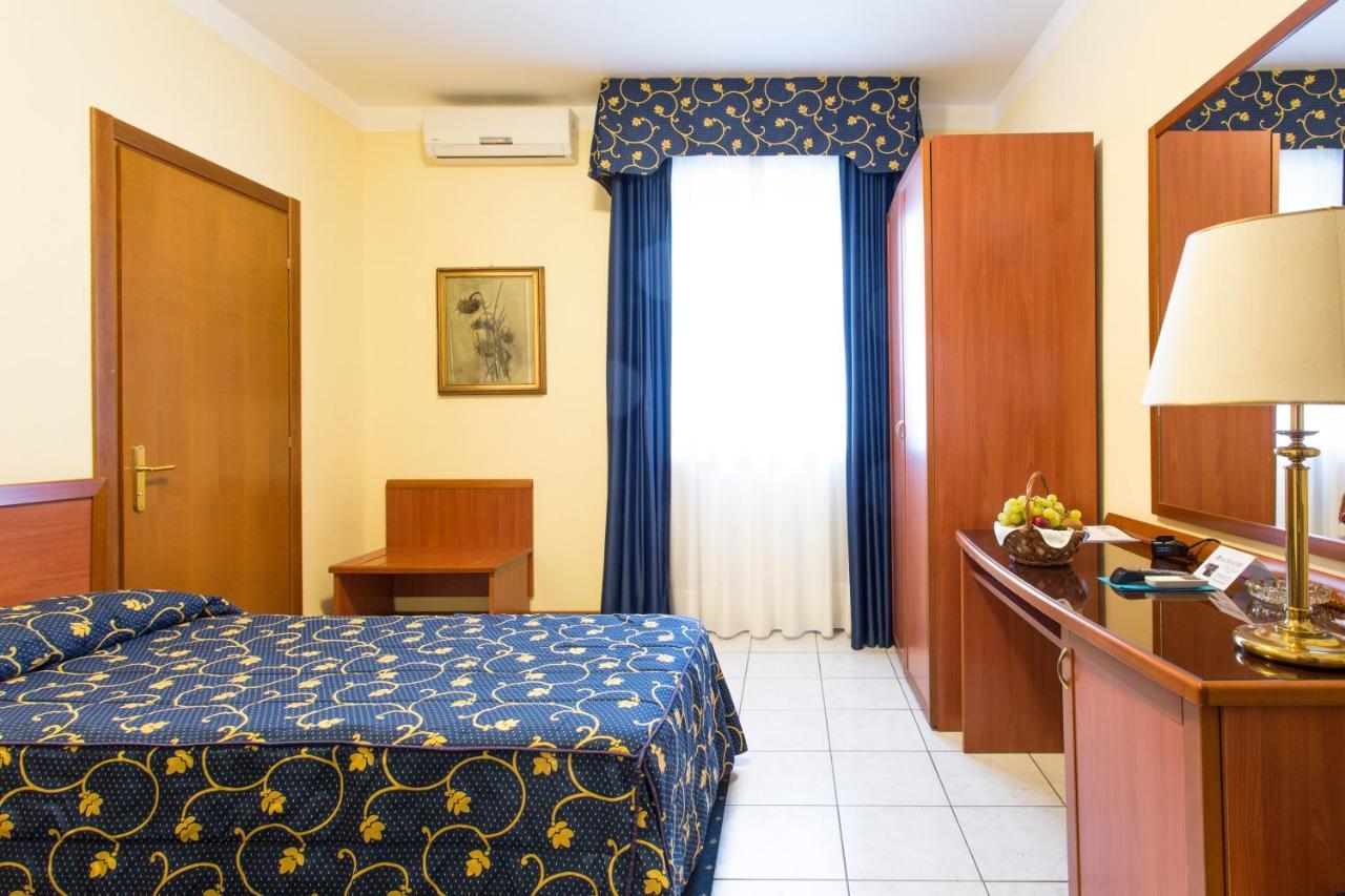 Hotel Ristorante Paladini Carisio Екстериор снимка