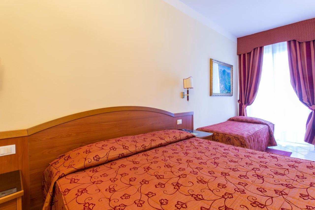 Hotel Ristorante Paladini Carisio Екстериор снимка