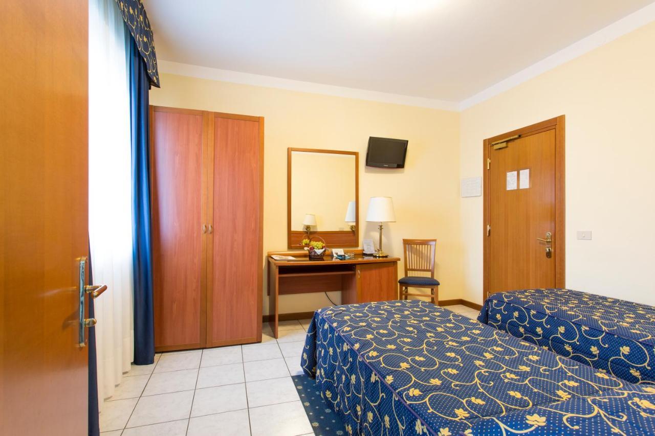 Hotel Ristorante Paladini Carisio Екстериор снимка