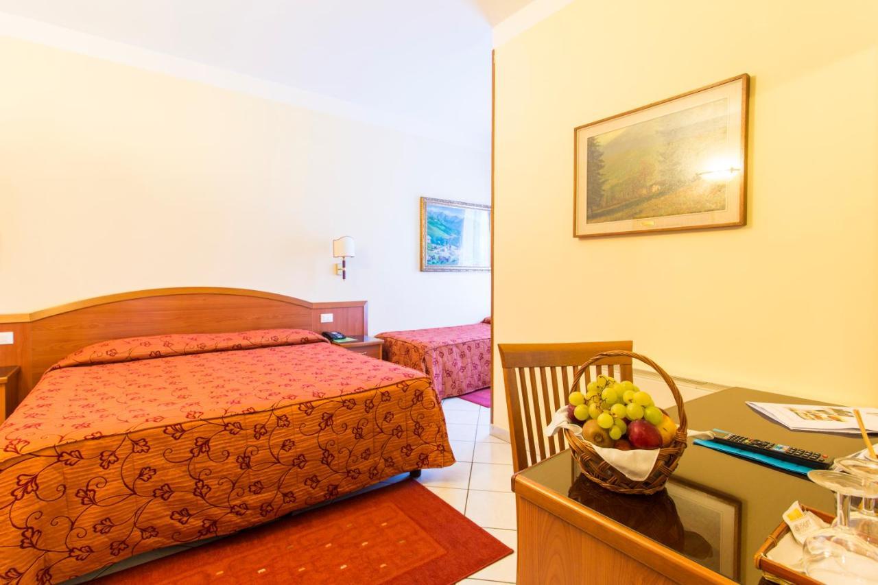 Hotel Ristorante Paladini Carisio Екстериор снимка