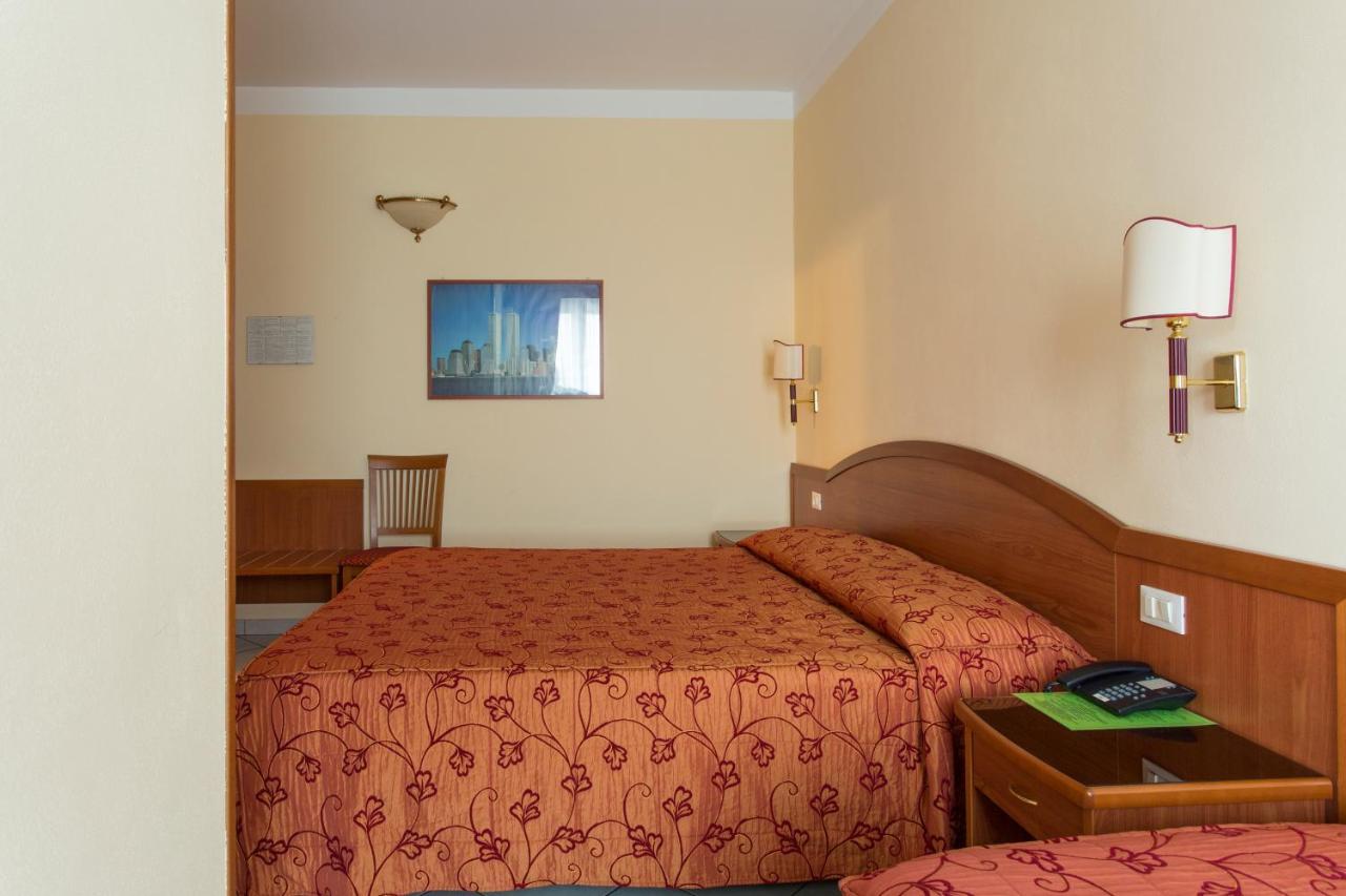 Hotel Ristorante Paladini Carisio Екстериор снимка