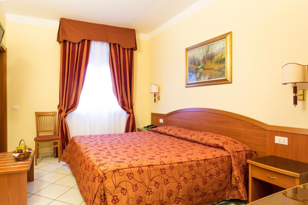 Hotel Ristorante Paladini Carisio Екстериор снимка