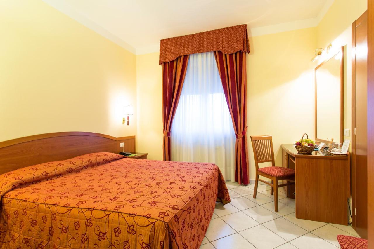 Hotel Ristorante Paladini Carisio Екстериор снимка